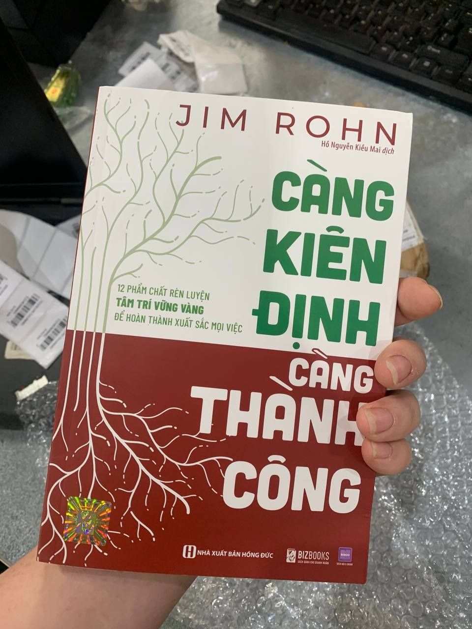 Sách Càng kiên định càng thành công: 12 phẩm chất rèn luyện tâm trí vững vàng để hoàn thành xuất sắc mọi việc