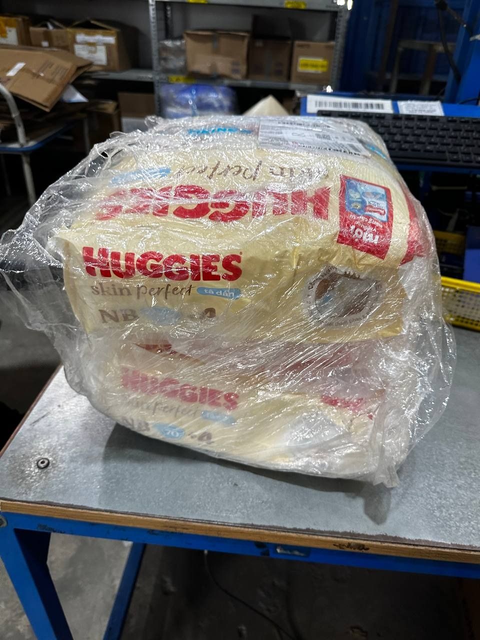 Combo 3 gói Tã/bỉm dán sơ sinh Huggies Skin Perfect NB 70+4 miếng với 2 vùng thấm giảm kích ứng da