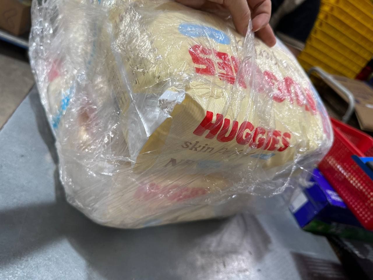 Combo 3 gói Tã/bỉm dán sơ sinh Huggies Skin Perfect NB 70+4 miếng với 2 vùng thấm giảm kích ứng da