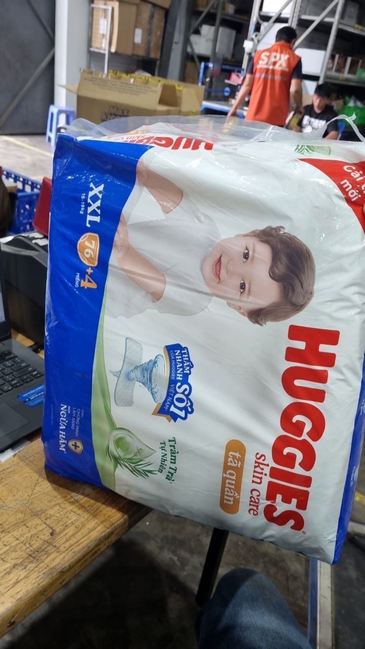 Tã/bỉm quần Huggies Skin Care Mega Jumbo XXL76+4 miếng với tràm trà dịu da