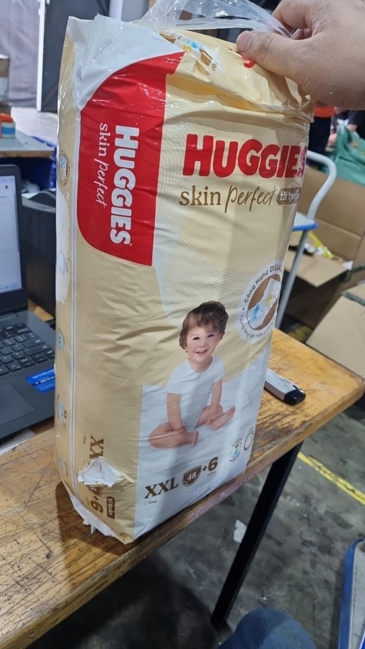 Tã quần Huggies Skin Perfect XXL Super Jumbo 48+6 miếng với 2 vùng thấm giảm kích ứng da