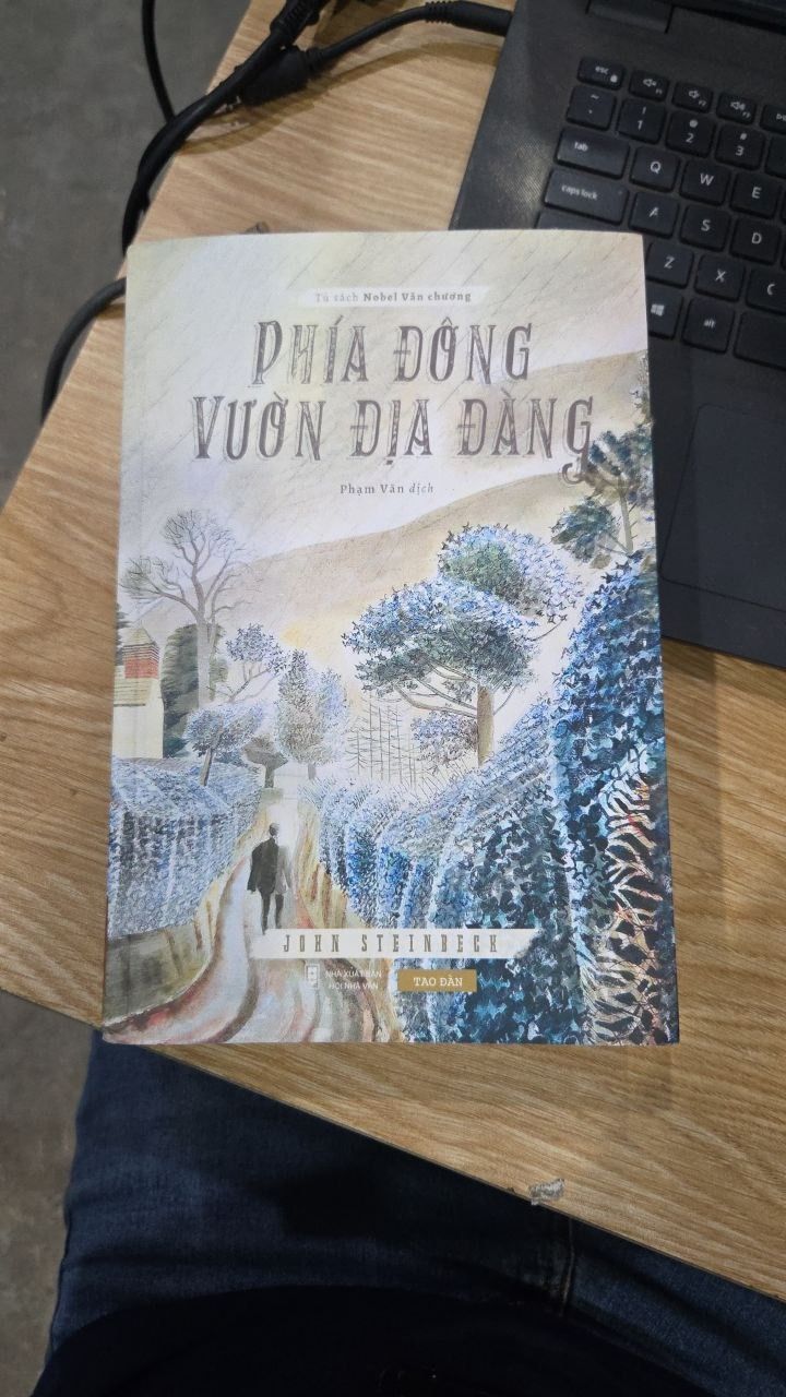 Sách Phía Đông Vườn Địa Đàng