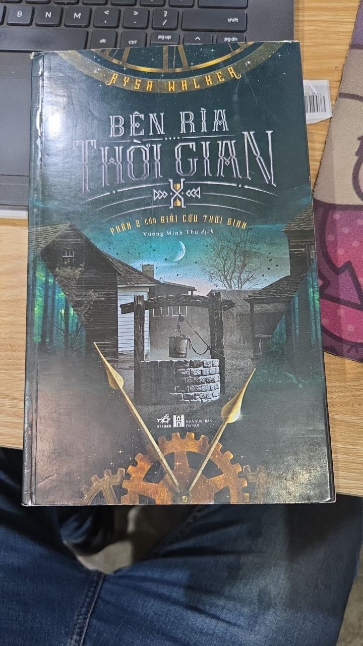 Sách Bên Rìa Thời Gian