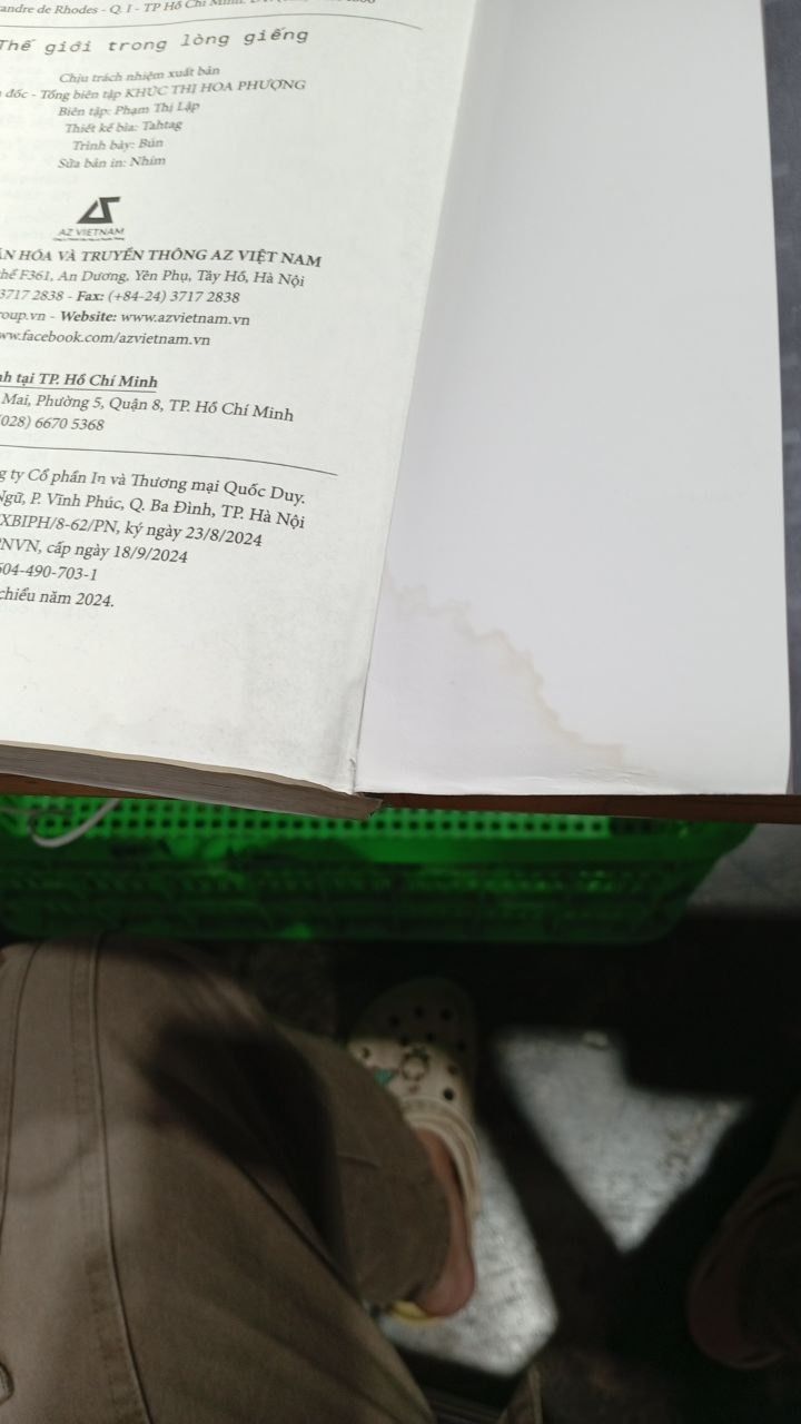 Thế Giới Trong Lòng Giếng