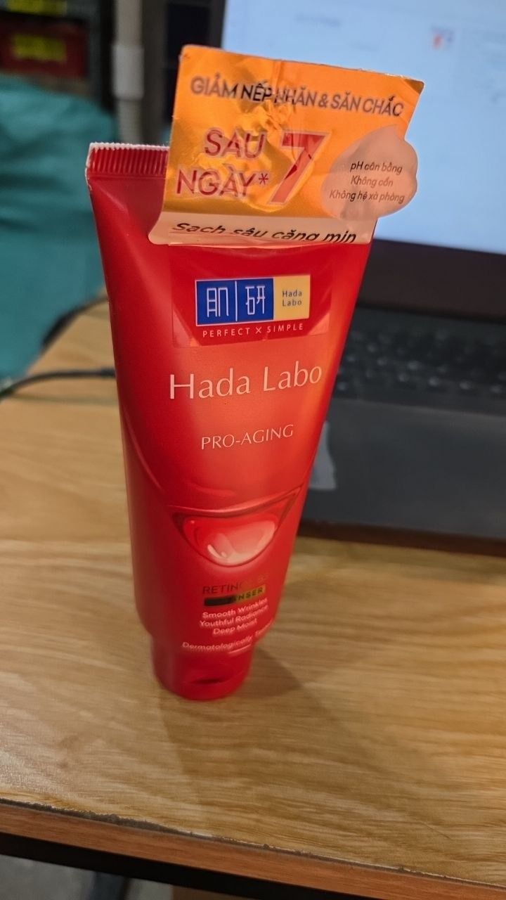 Sữa rửa mặt cải thiện dấu hiệu lão hóa dạng kem Hada Labo Pro-Aging Retinol B3 Cleanser 80g