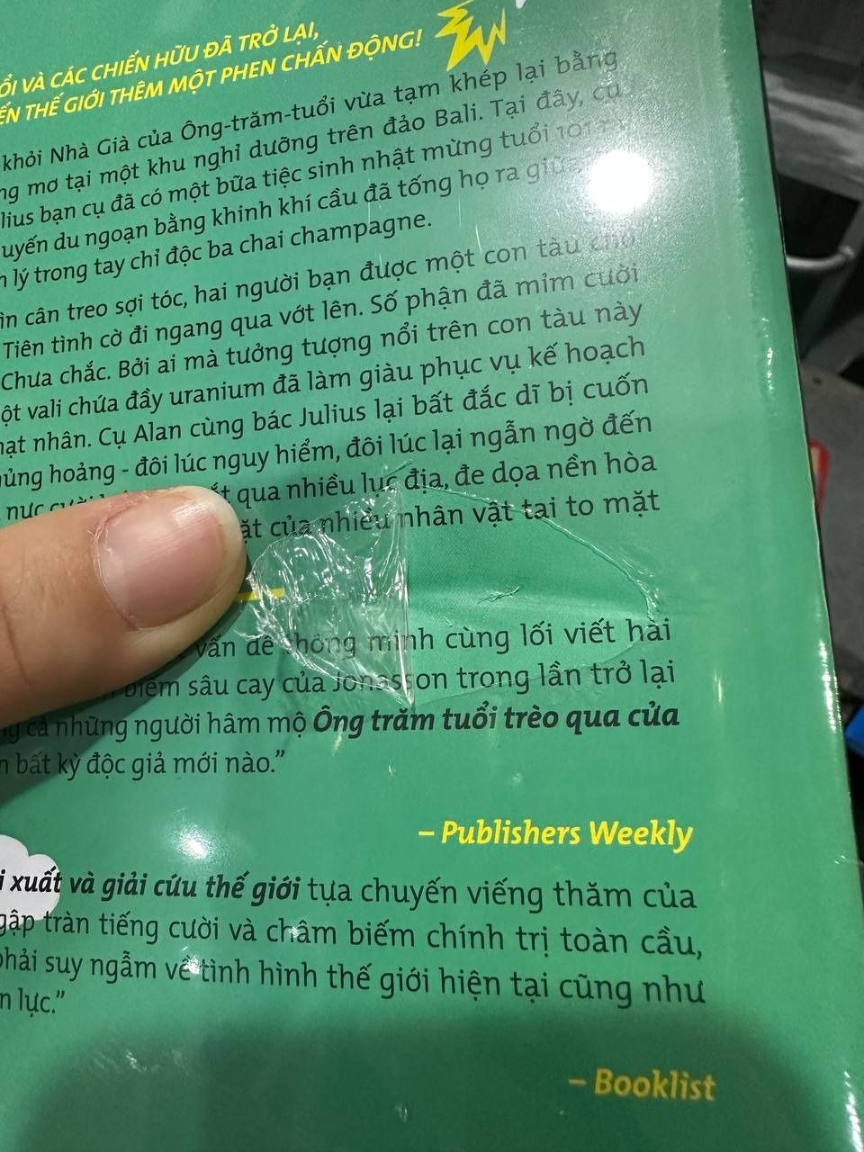 Ông trăm tuổi tái xuất và giải cứu thế giới (Jonas Jonasson)