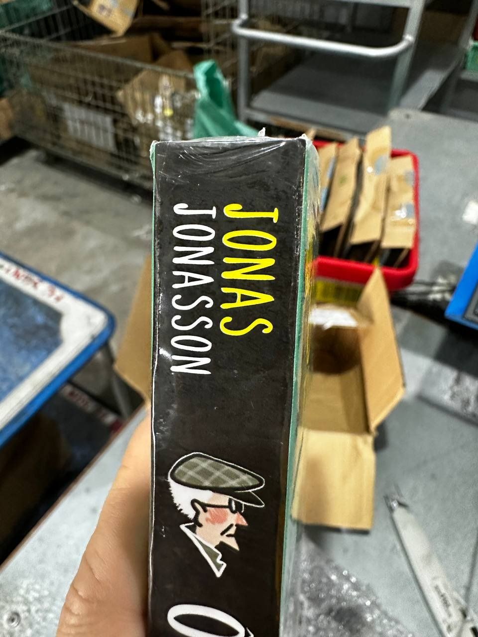 Ông trăm tuổi tái xuất và giải cứu thế giới (Jonas Jonasson)