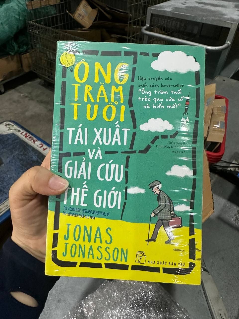 Ông trăm tuổi tái xuất và giải cứu thế giới (Jonas Jonasson)
