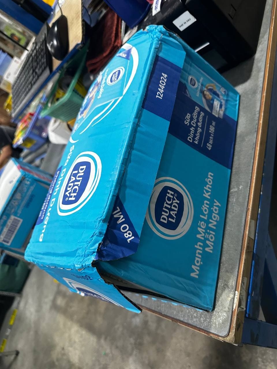 Thùng 48 Bịch Sữa Tiệt Trùng Dutch Lady Cô Gái Hà Lan Không Đường 180ml