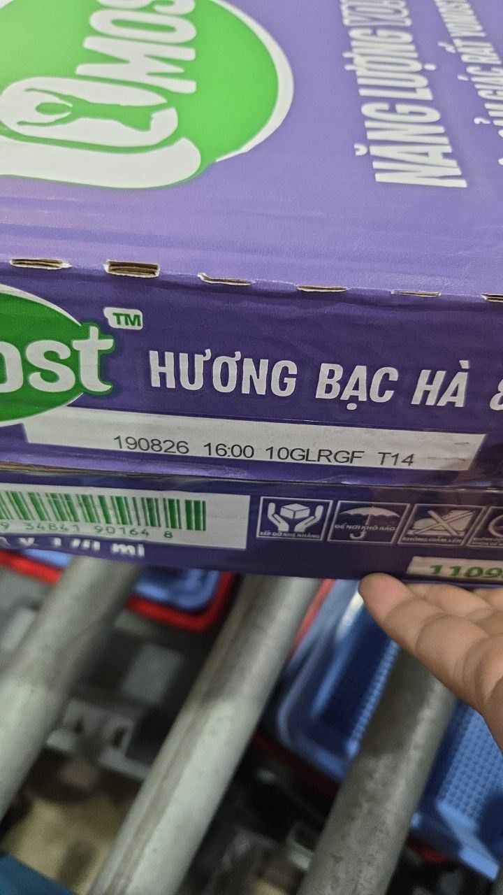 Thùng 48 Hộp Sữa Chua Lên Men Tự Nhiên Yomost Bạc Hà - Việt Quất (170ml/Hộp)