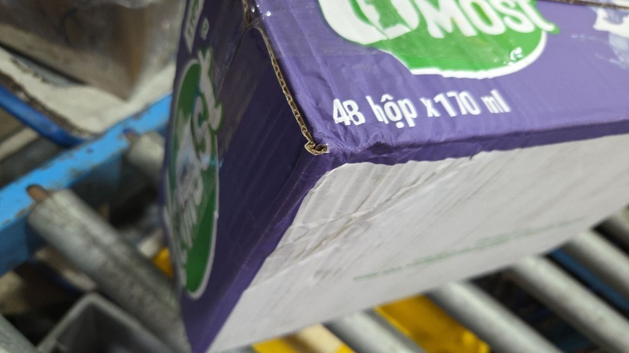 Thùng 48 Hộp Sữa Chua Lên Men Tự Nhiên Yomost Bạc Hà - Việt Quất (170ml/Hộp)