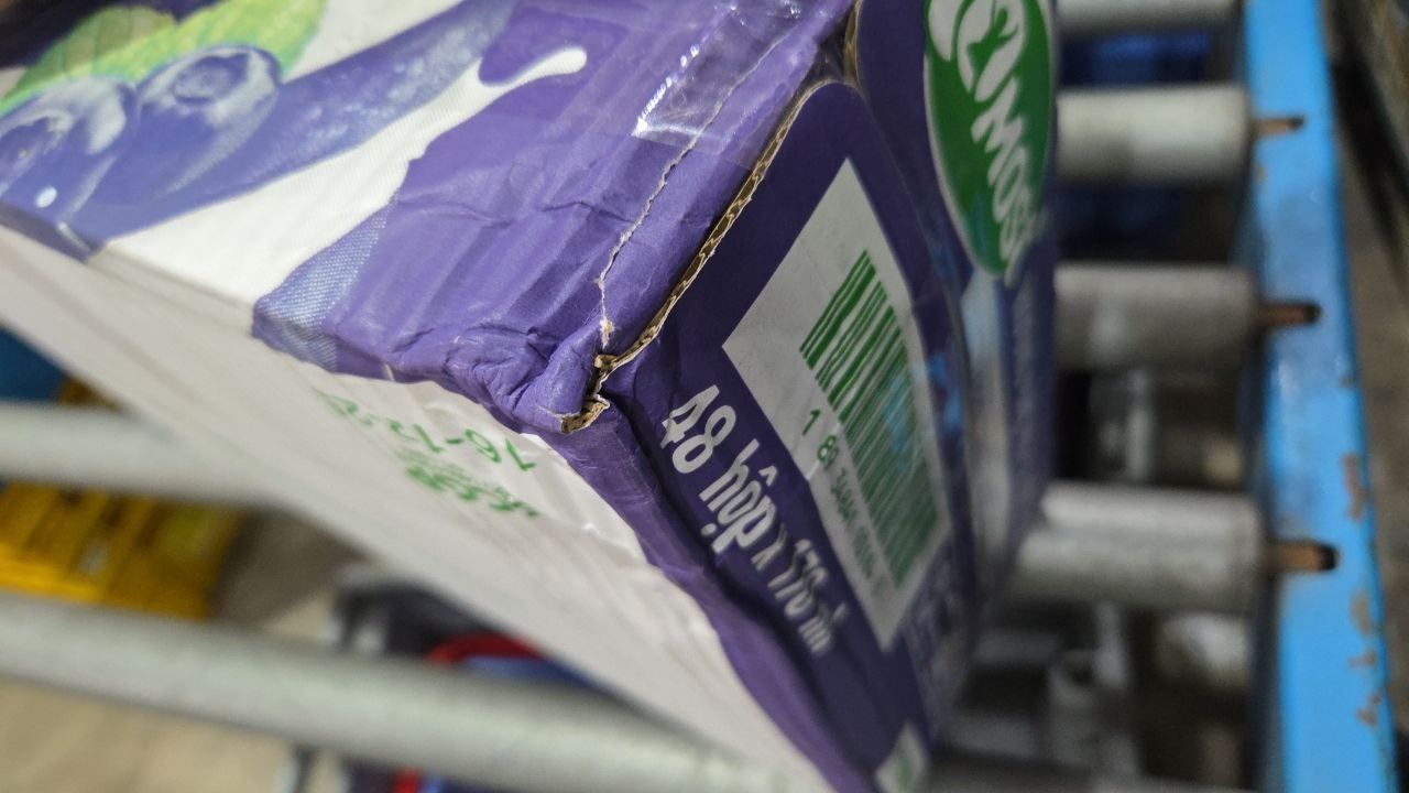 Thùng 48 Hộp Sữa Chua Lên Men Tự Nhiên Yomost Bạc Hà - Việt Quất (170ml/Hộp)