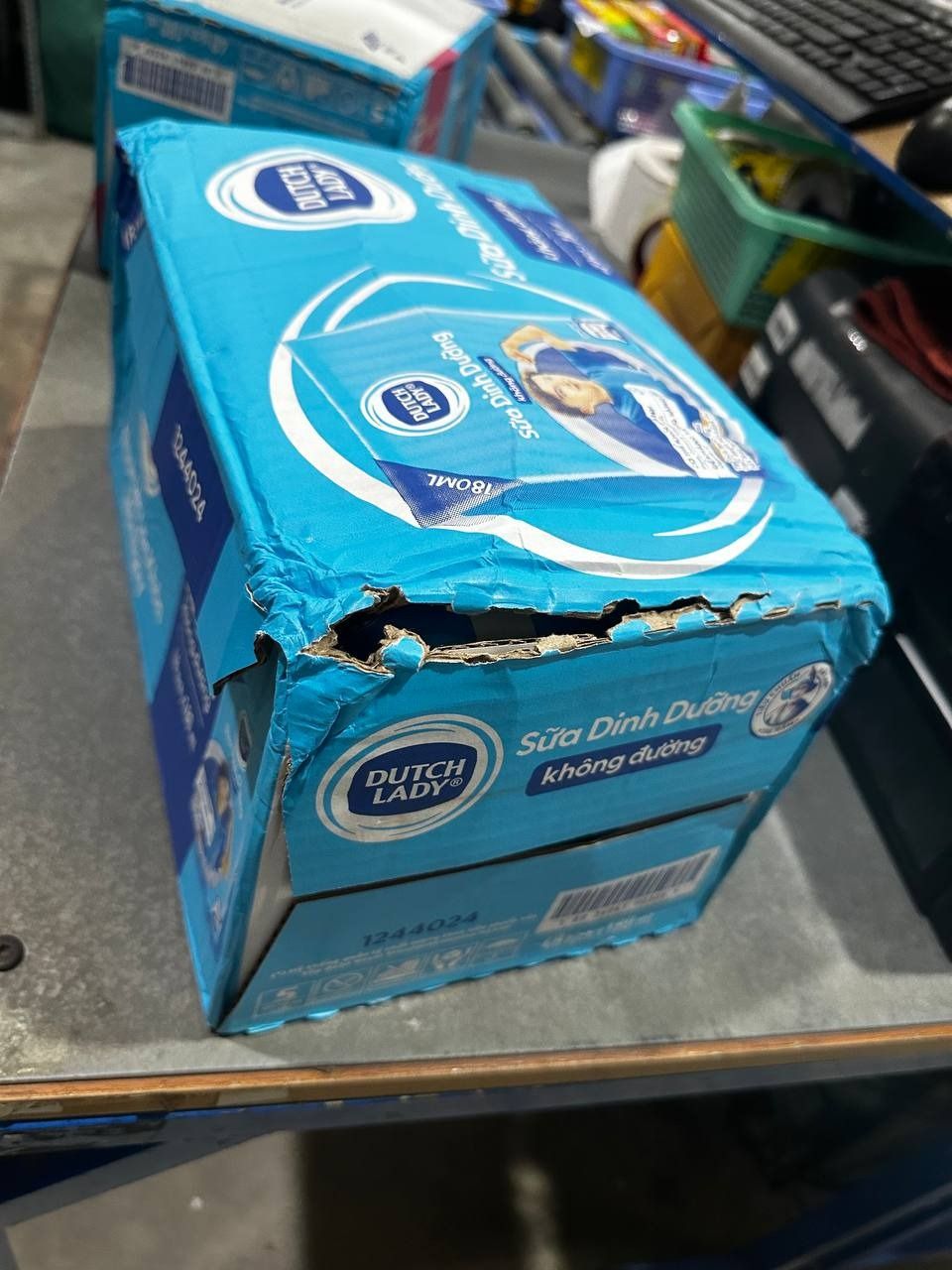 Thùng 48 Bịch Sữa Tiệt Trùng Dutch Lady Cô Gái Hà Lan Hương Dâu 180ml