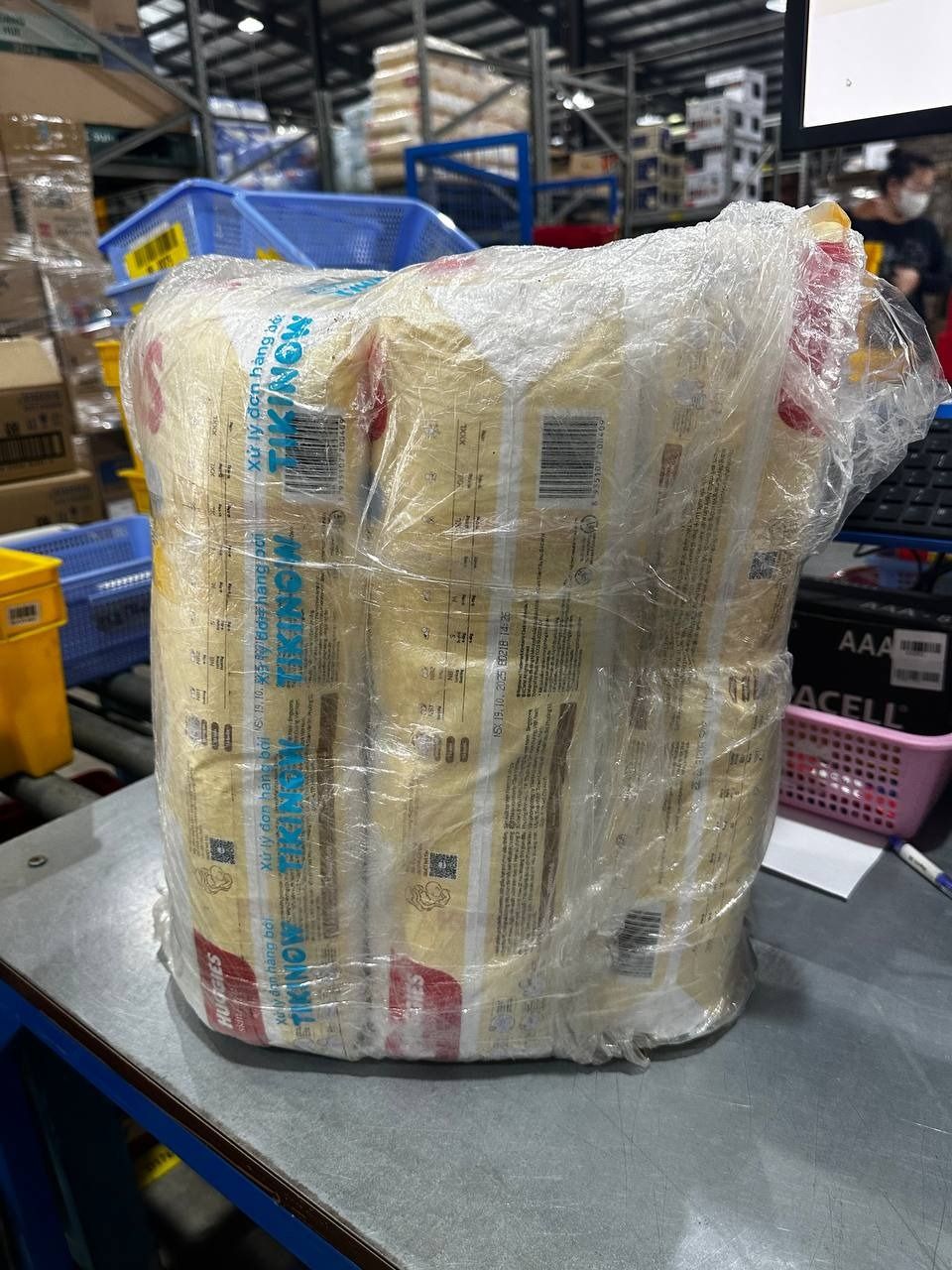 [Gift] M46+ 3 Tã/bỉm dán sơ sinh Huggies Skin Perfect M 46+3 miếng (T06)