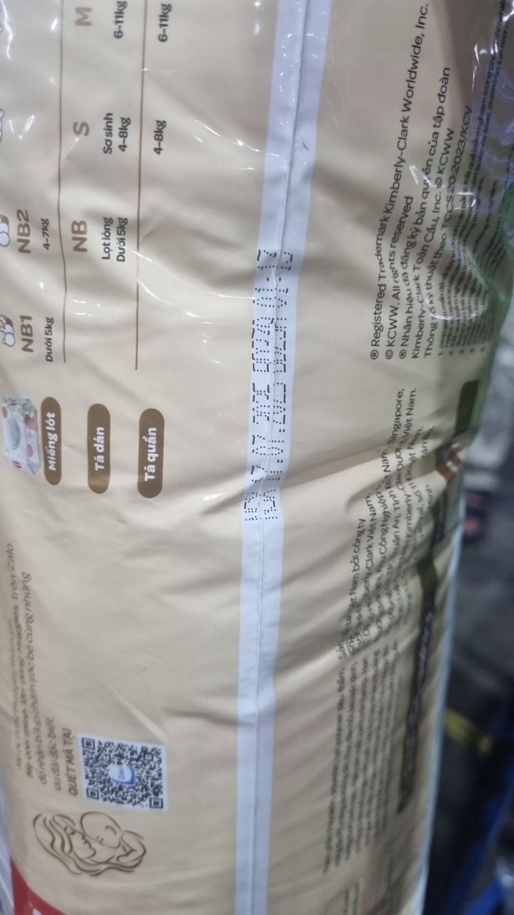 [Gift] Tã quần Huggies Skin Perfect XL Super Jumbo 52+6 miếng với 2 vùng thấm giảm kích ứng da - Mẫu ngẫu nhiên