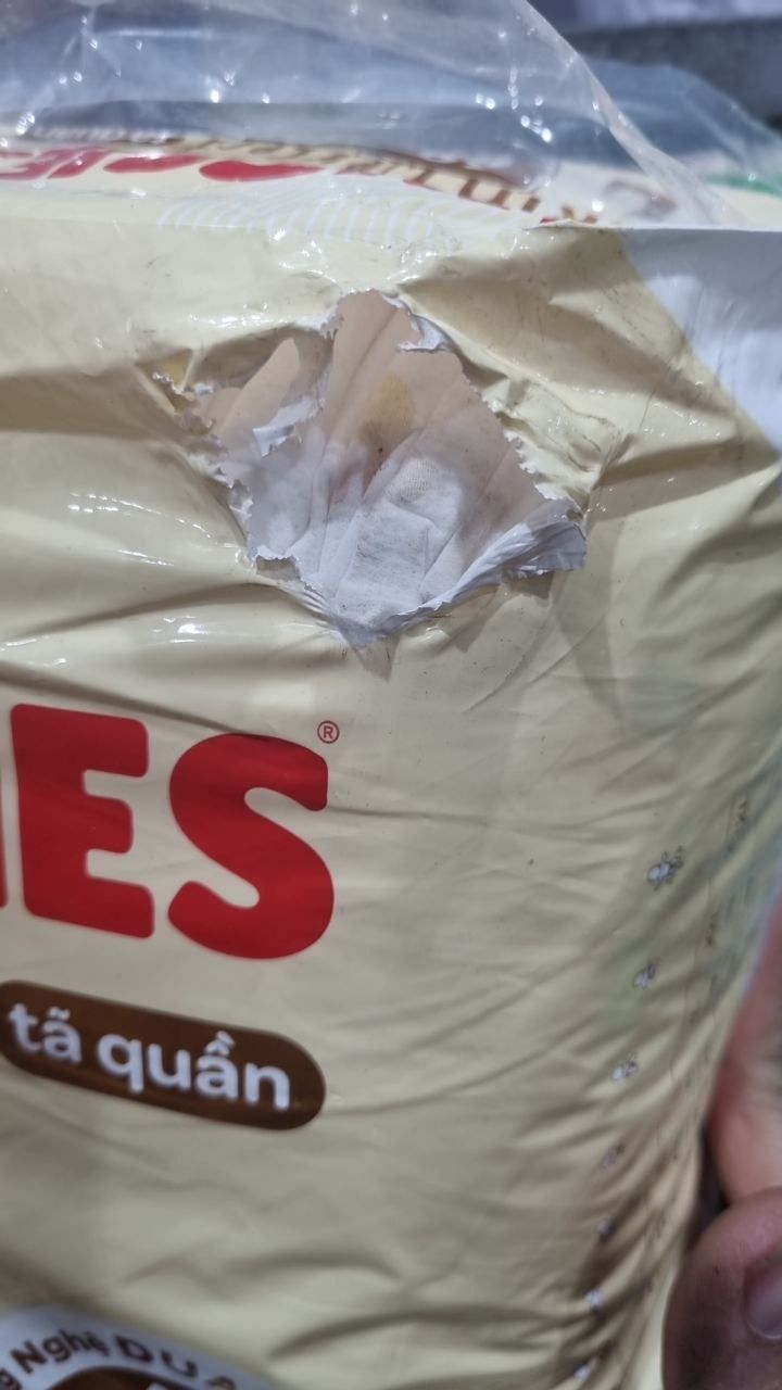 Tã quần Huggies Skin Perfect L Super Jumbo 60+6 miếng với 2 vùng thấm giảm kích ứng da