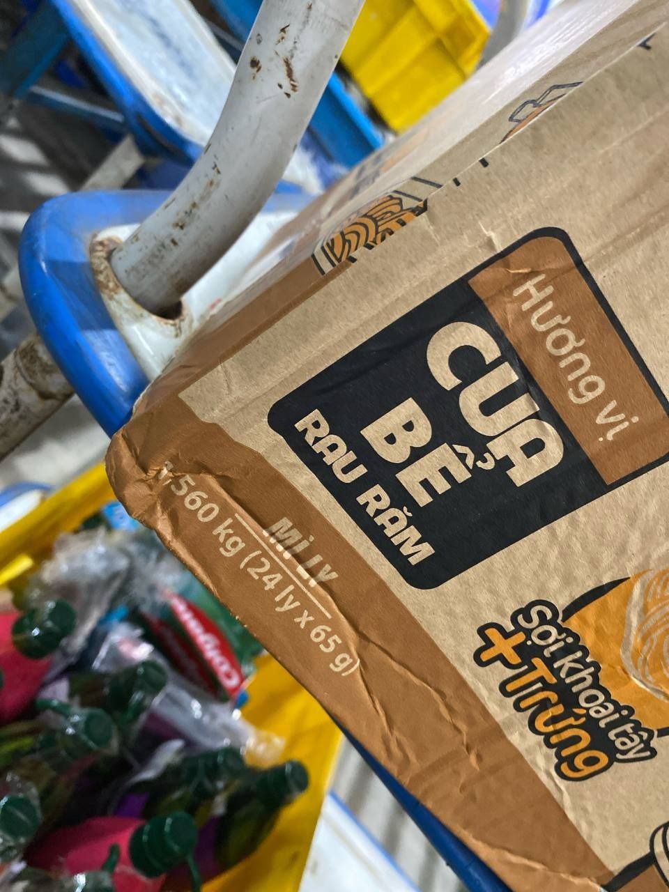 Thùng 24 Ly Mì Khoai Tây Cung Đình Hương Vị Cua Bể Rau Răm (65g/Ly)