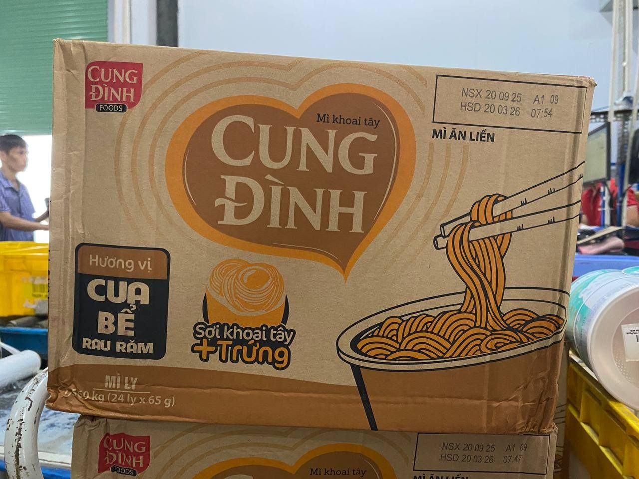 Thùng 24 Ly Mì Khoai Tây Cung Đình Hương Vị Cua Bể Rau Răm (65g/Ly)