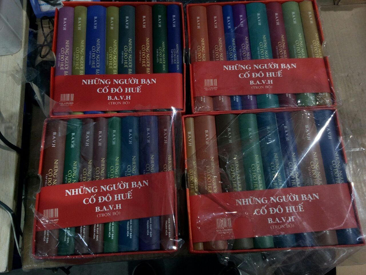 Sách NHỮNG NGƯỜI BẠN CỐ ĐÔ HUẾ - TRỌN BỘ 32 CUỐN