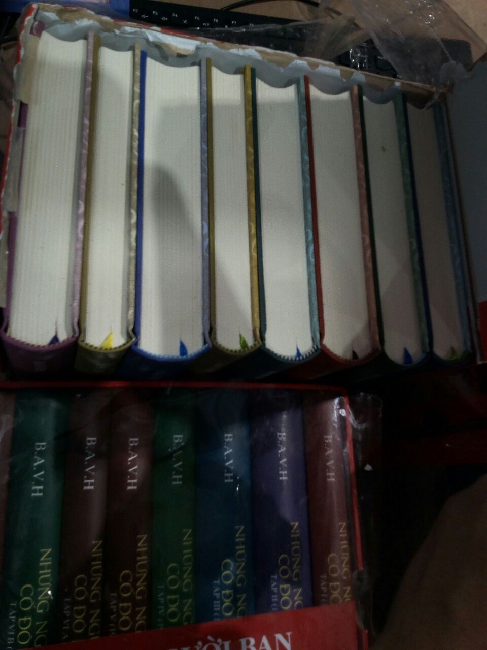 Sách NHỮNG NGƯỜI BẠN CỐ ĐÔ HUẾ - TRỌN BỘ 32 CUỐN