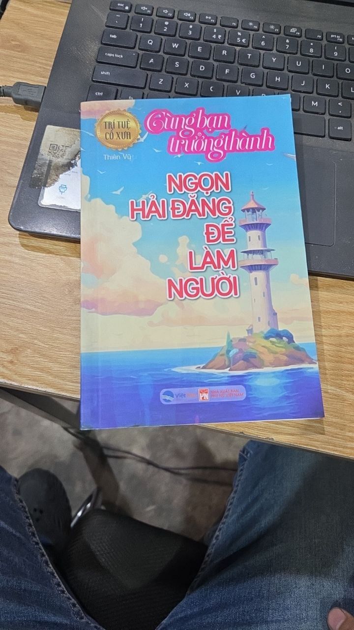Sách Trí tuệ cổ xưa - Cùng bạn trưởng thành - Ngọn hải đăng để làm người