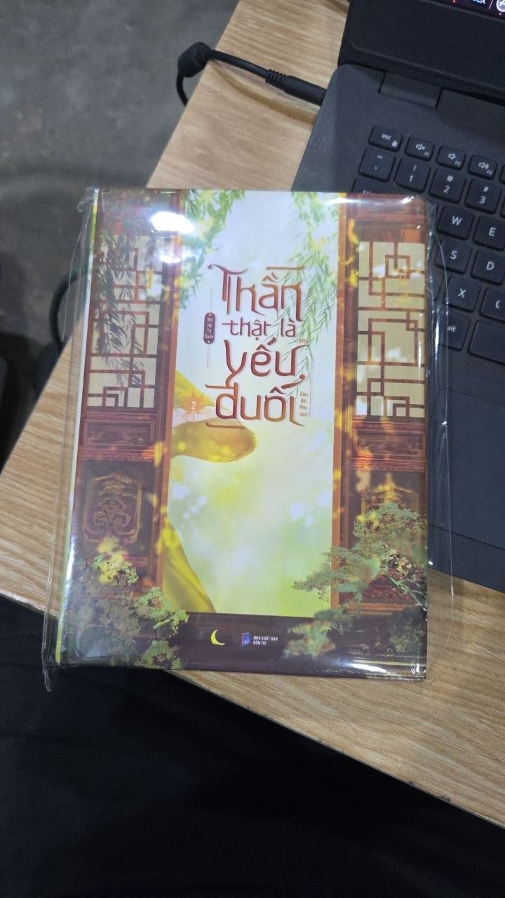 Sách Thần Thật Là Yếu Đuối – Tập 2 - Bản Đặc Biệt