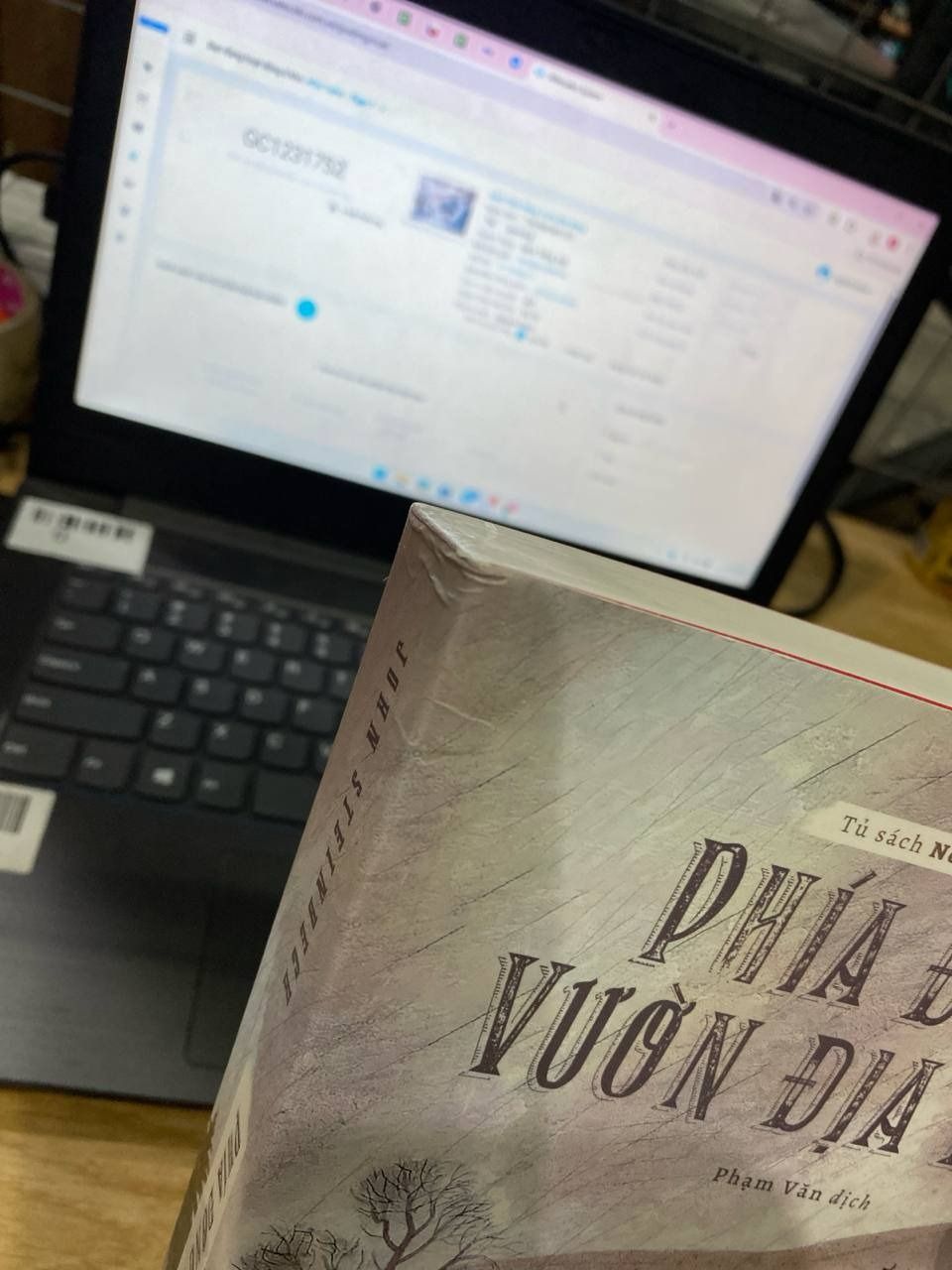 Sách Phía Đông Vườn Địa Đàng