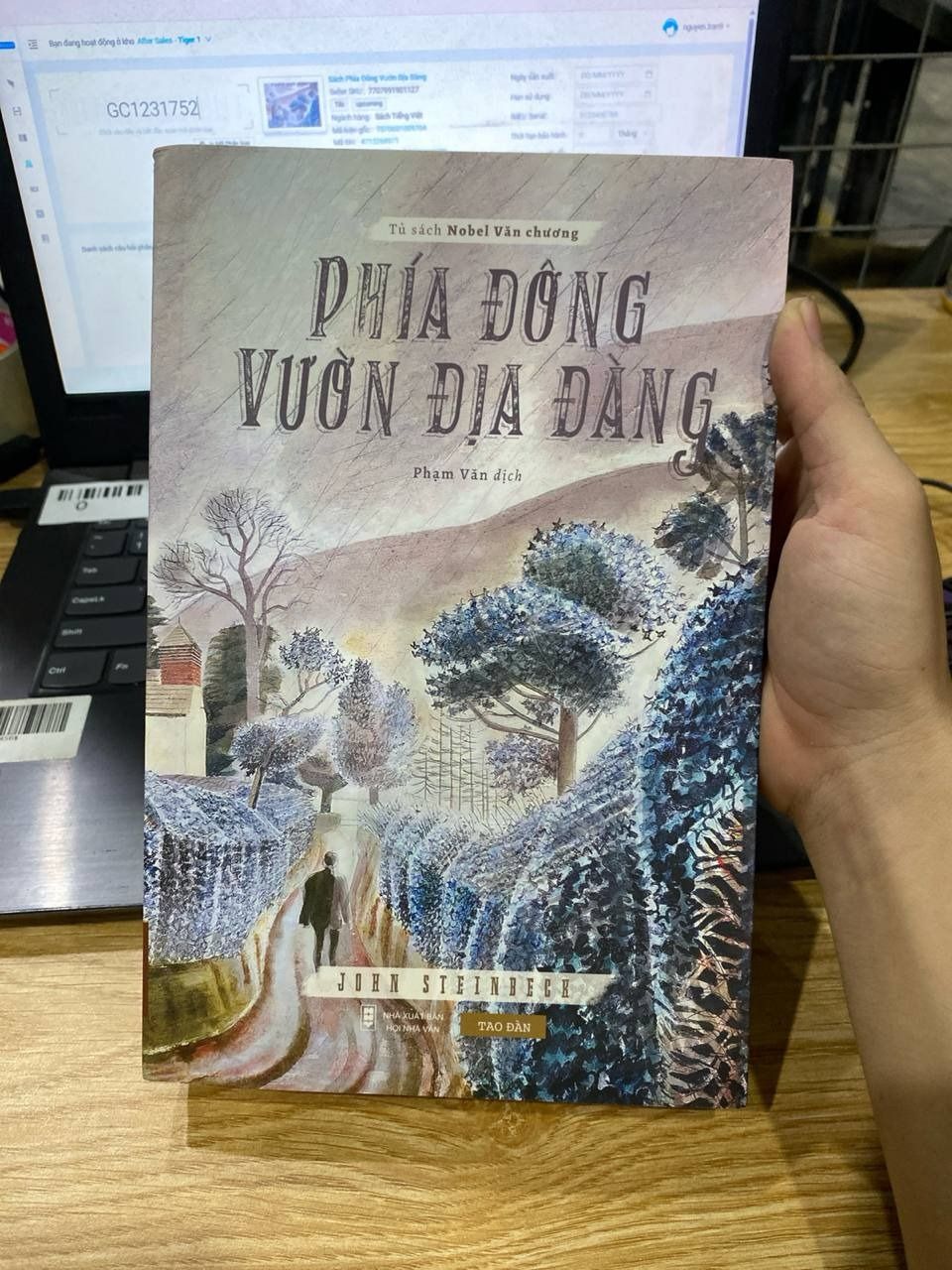 Sách Phía Đông Vườn Địa Đàng