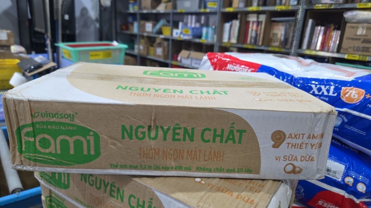 Thùng Sữa Đậu Nành Vinasoy Fami Nguyên Chất Vị Sữa Dừa (200ml x 36 Hộp)