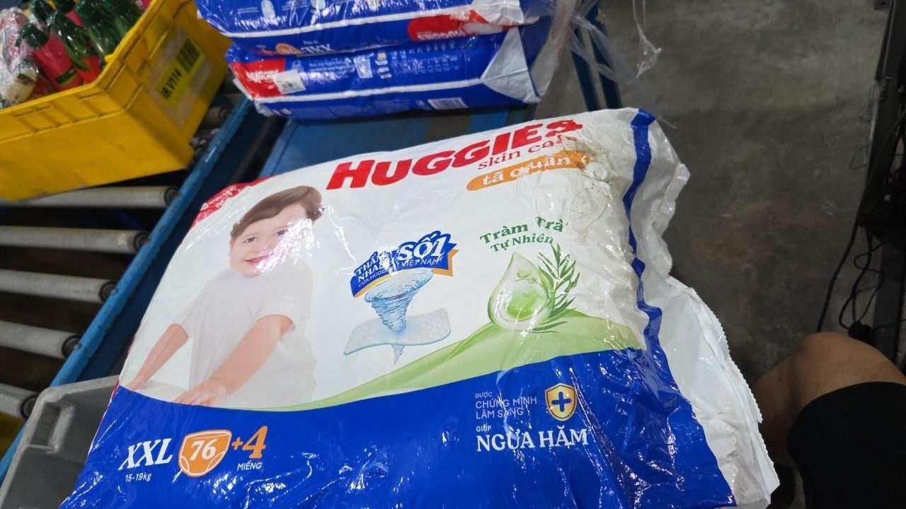Tã/bỉm quần Huggies Skin Care Mega Jumbo XXL76+4 miếng với tràm trà dịu da