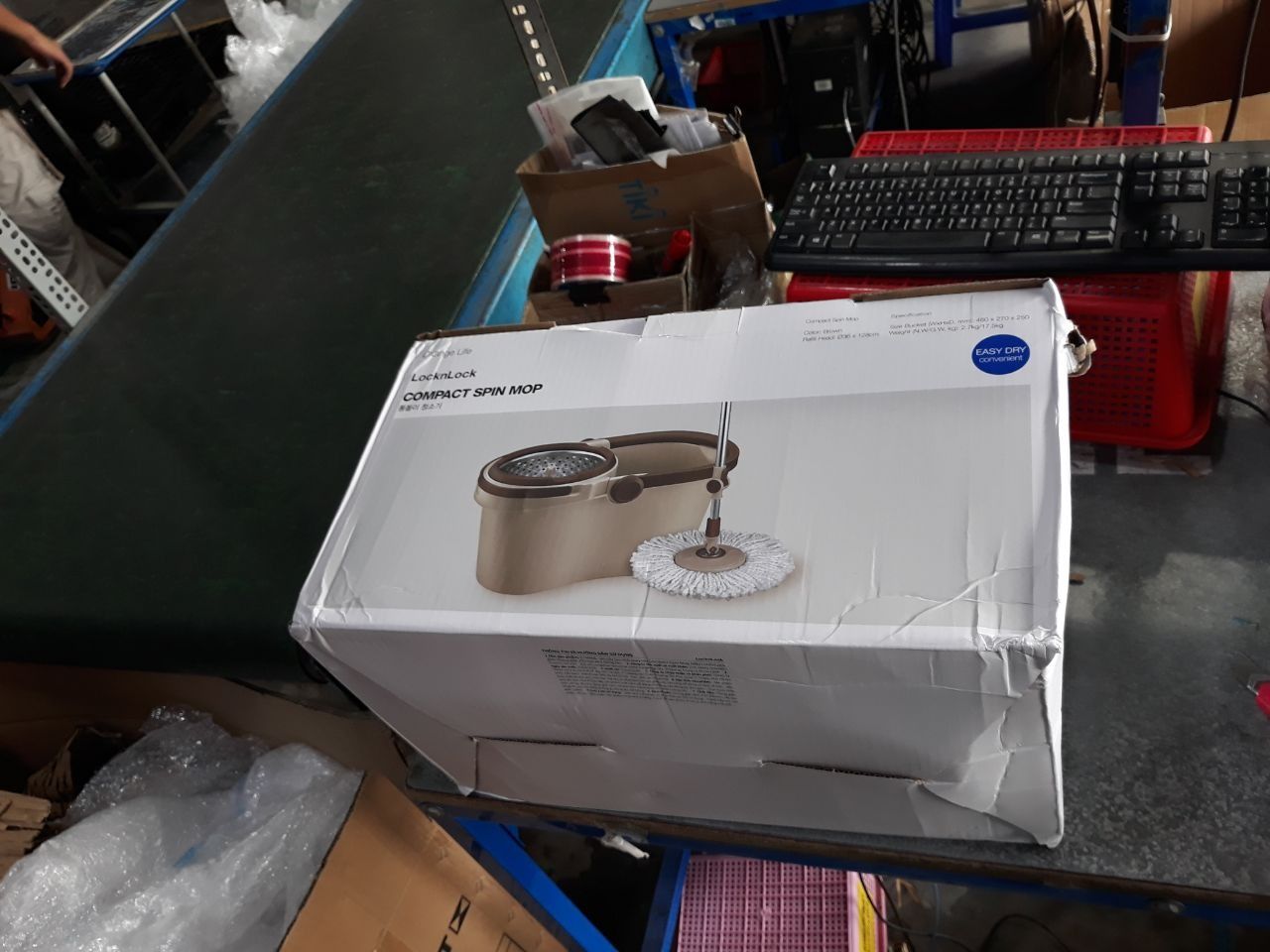 Bộ Cây Lau Nhà Xoay Tay Compact Spin Mop Lock&Lock ETM466: Thùng Giặt + Cây + Bông Lau