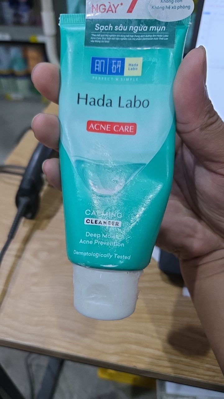 Sữa rửa mặt Hada Labo cho da dầu mụn, da nhạy cảm Hada Labo Acne Care Calming Cleanser 80g
