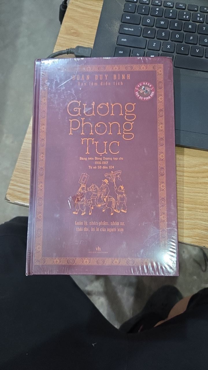 Sách Gương Phong Tục