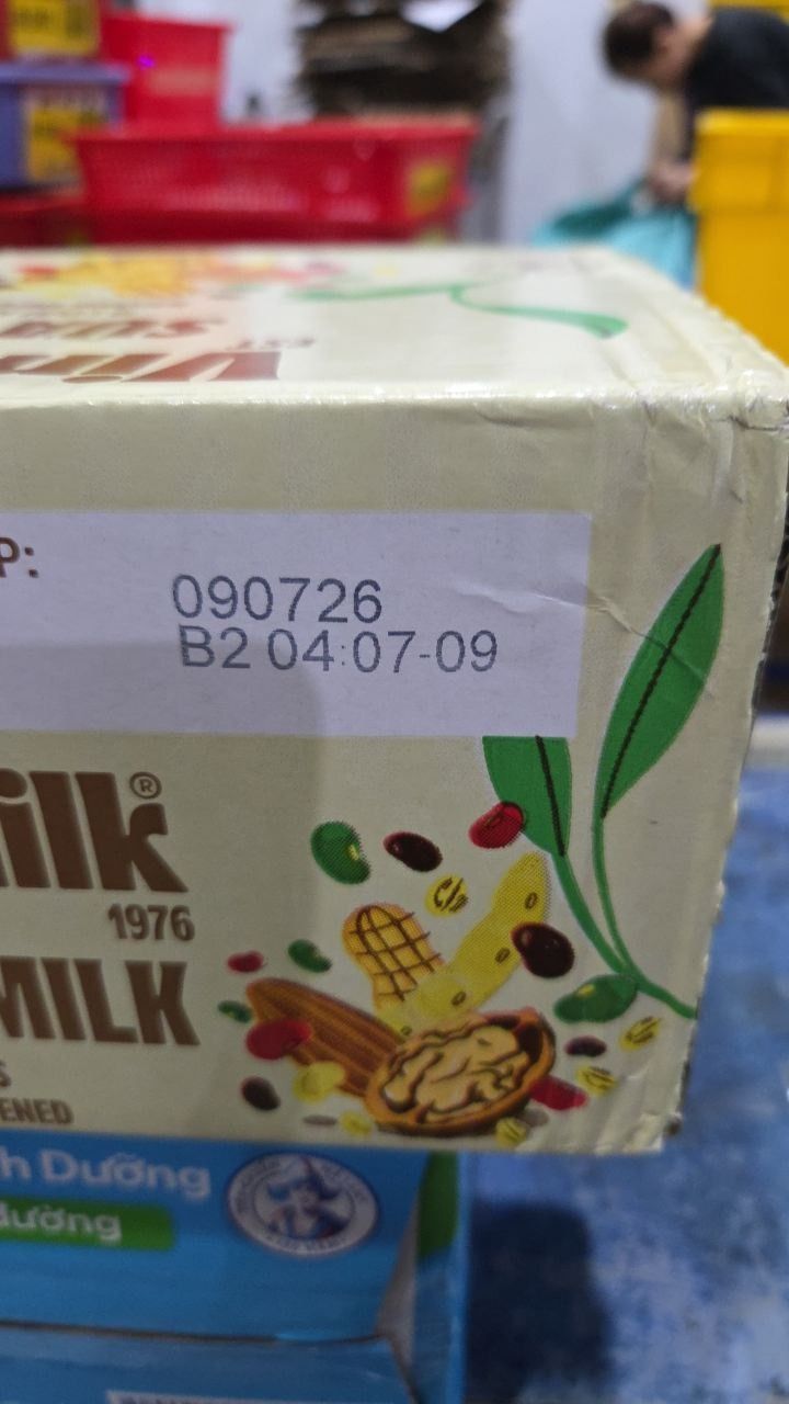 Thùng 24 hộp sữa 9 loại hạt không đường Vinamilk Super Nut 180ml