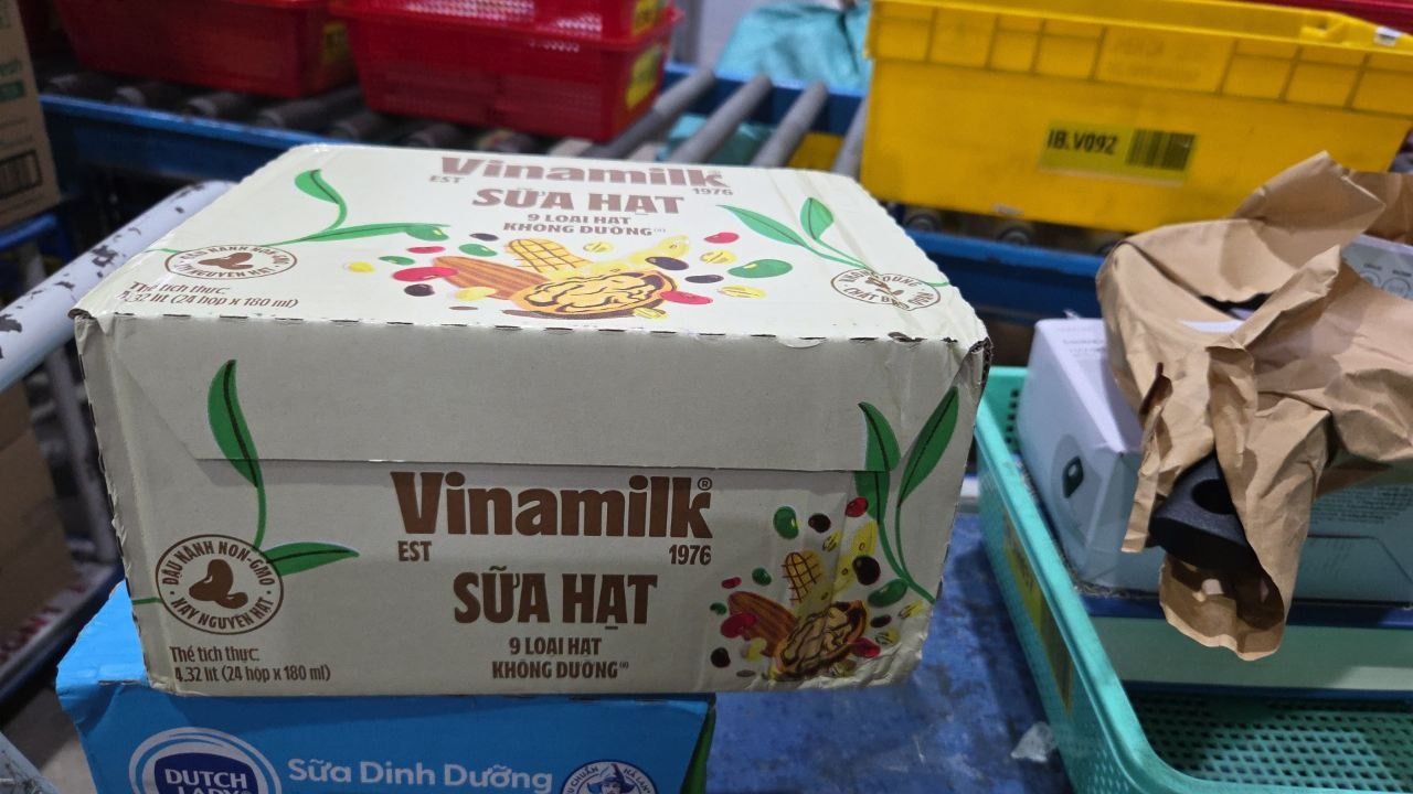 Thùng 24 hộp sữa 9 loại hạt không đường Vinamilk Super Nut 180ml