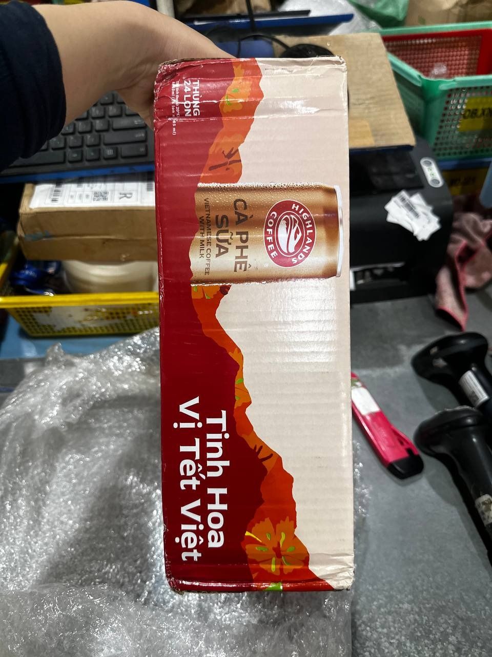 [ĐƠN HÀNG 399K TẶNG 1 BÌNH NƯỚC HIGHLANDS] Thùng 24 lon cà phê sữa Highlands Coffee 185ml