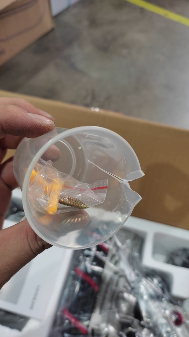 Máy hút bụi không dây Lock&lock ENV356GRY đa năng cầm tay 3 trong 1 (lau sàn, hút bụi, hút bụi giường nệm), động cơ BLDC - Hàng chính hãng - Máy hút bụi + giá đỡ