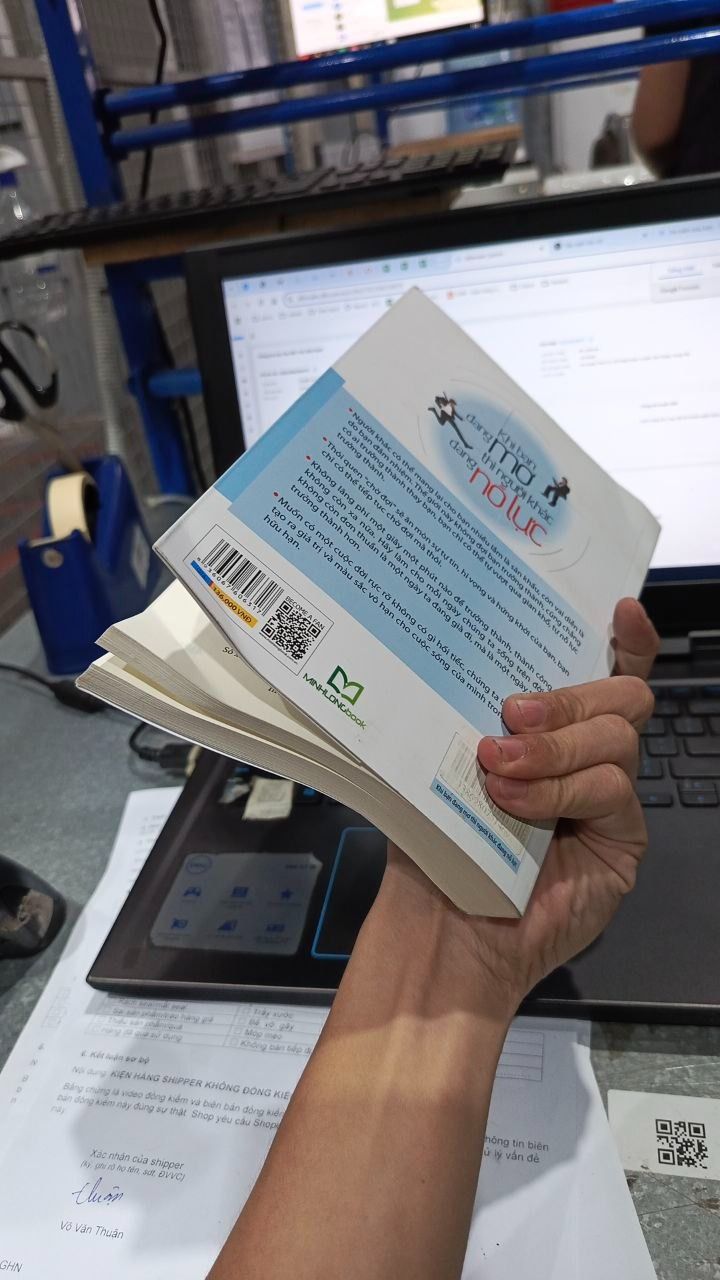 Khi Bạn Đang Mơ Thì Người Khác Đang Nỗ Lực