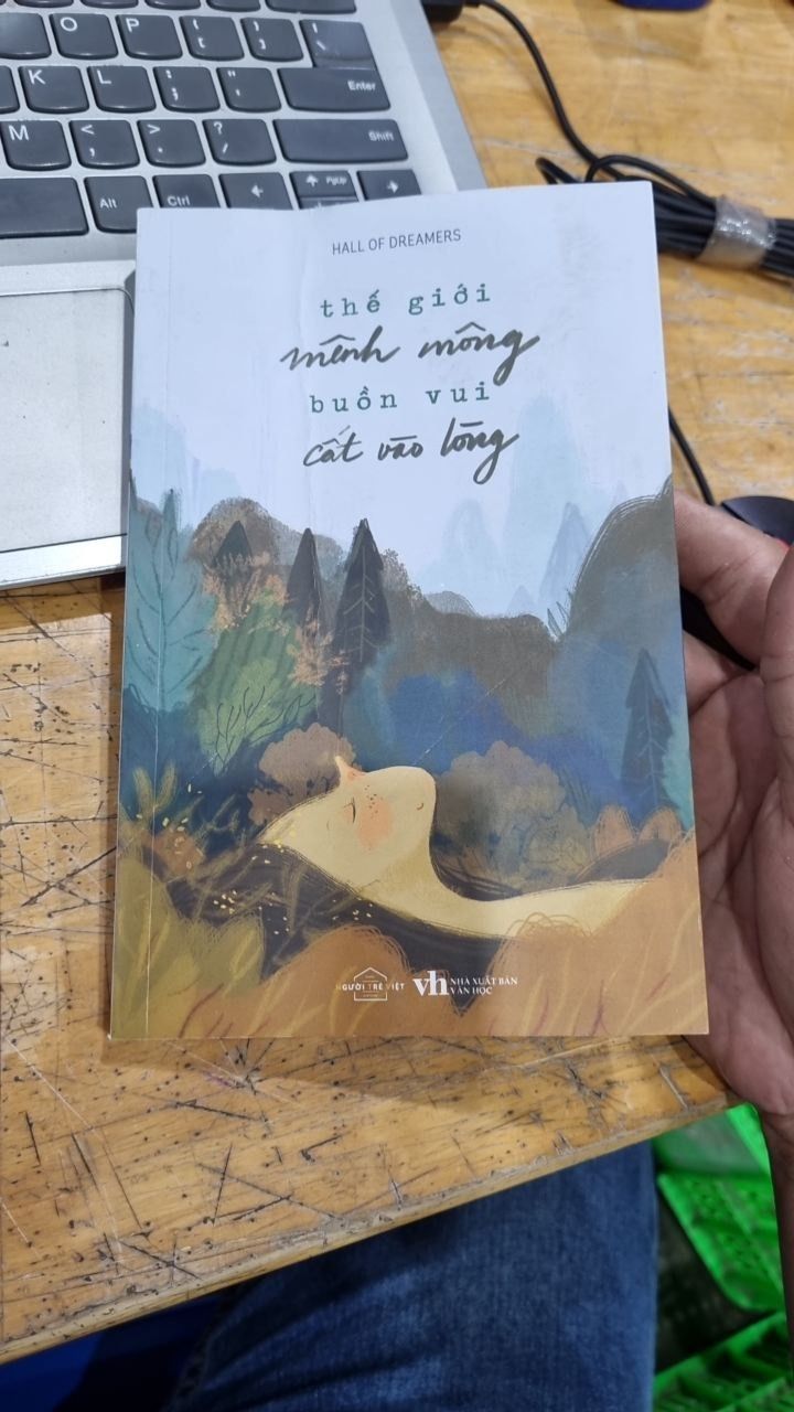 Thế Giới Mênh Mông Buồn Vui Cất Vào Lòng