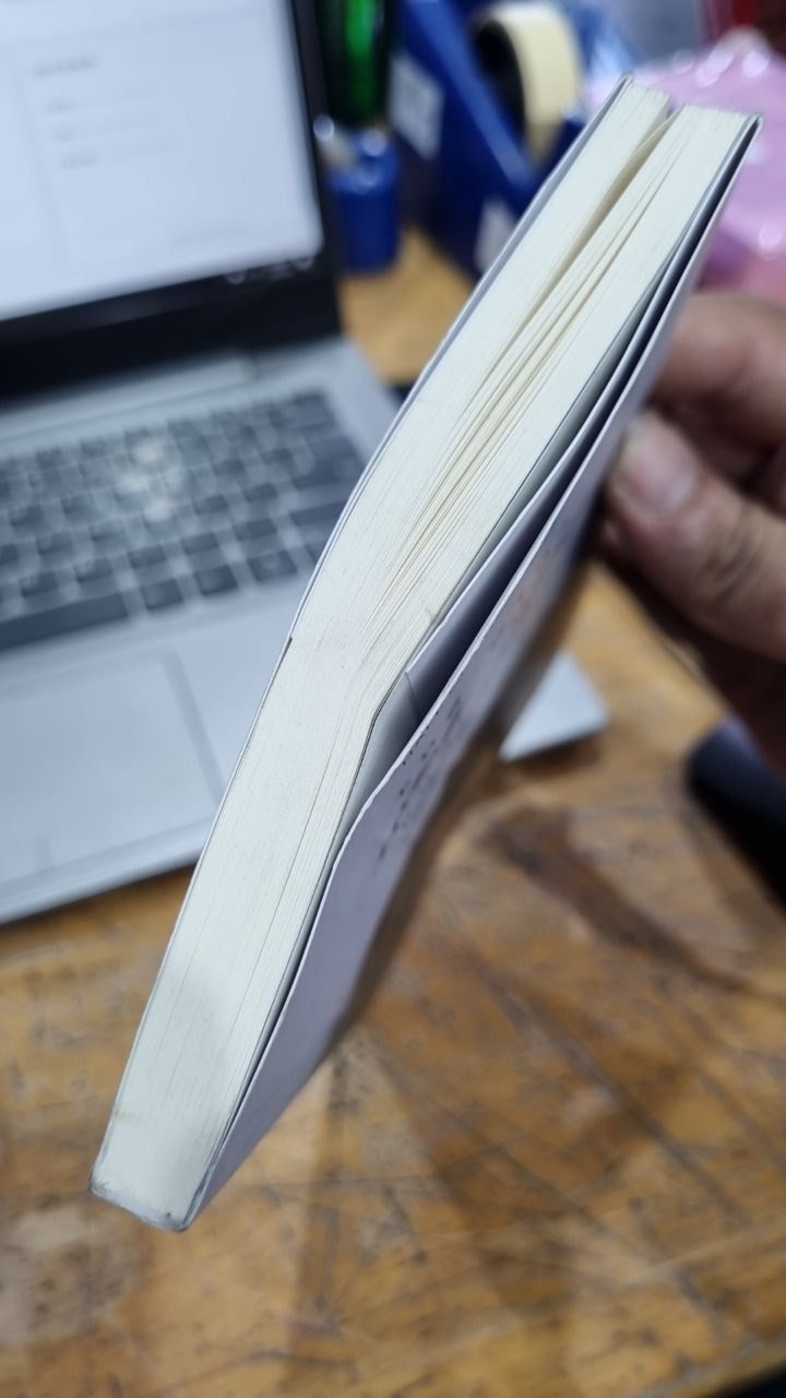 Thế Giới Mênh Mông Buồn Vui Cất Vào Lòng