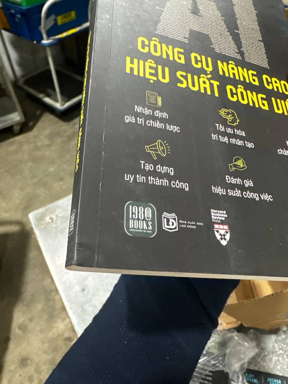 Combo 4 cuốn: ChatGPT + ChatGPT thực chiến + AI 5.0 + AI Công cụ nâng cao hiệu suất