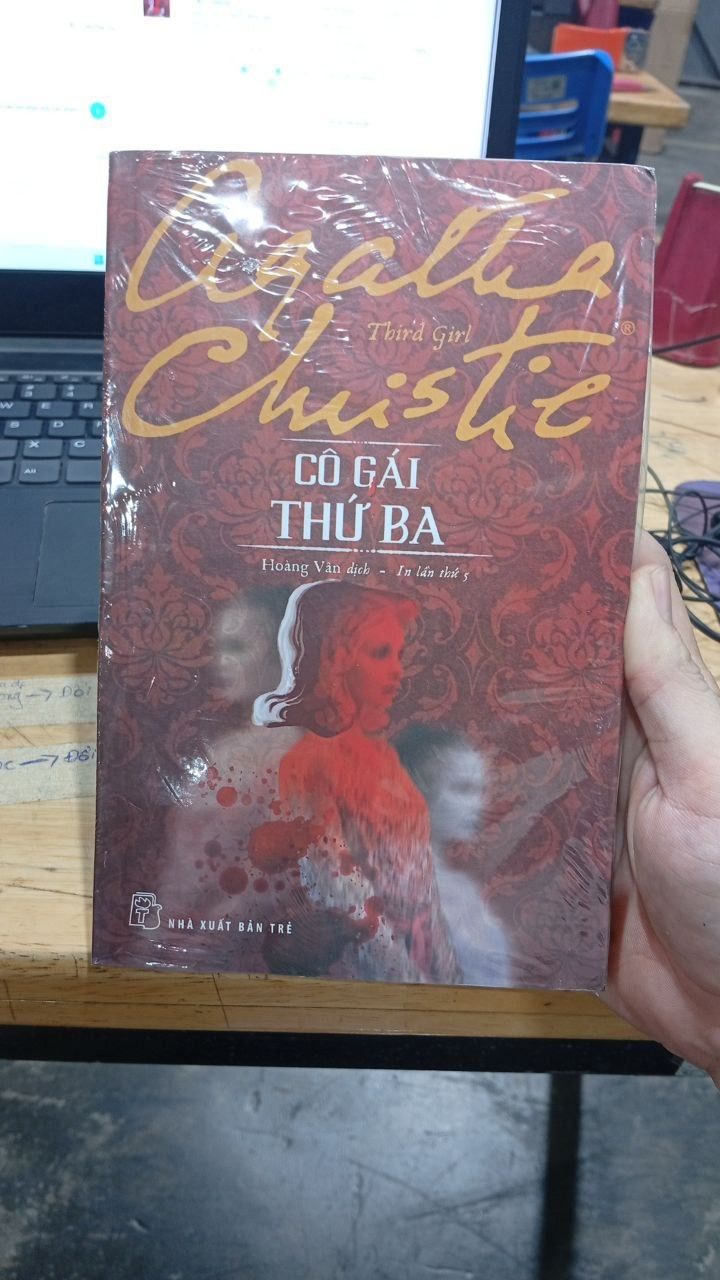 Cô Gái Thứ Ba
