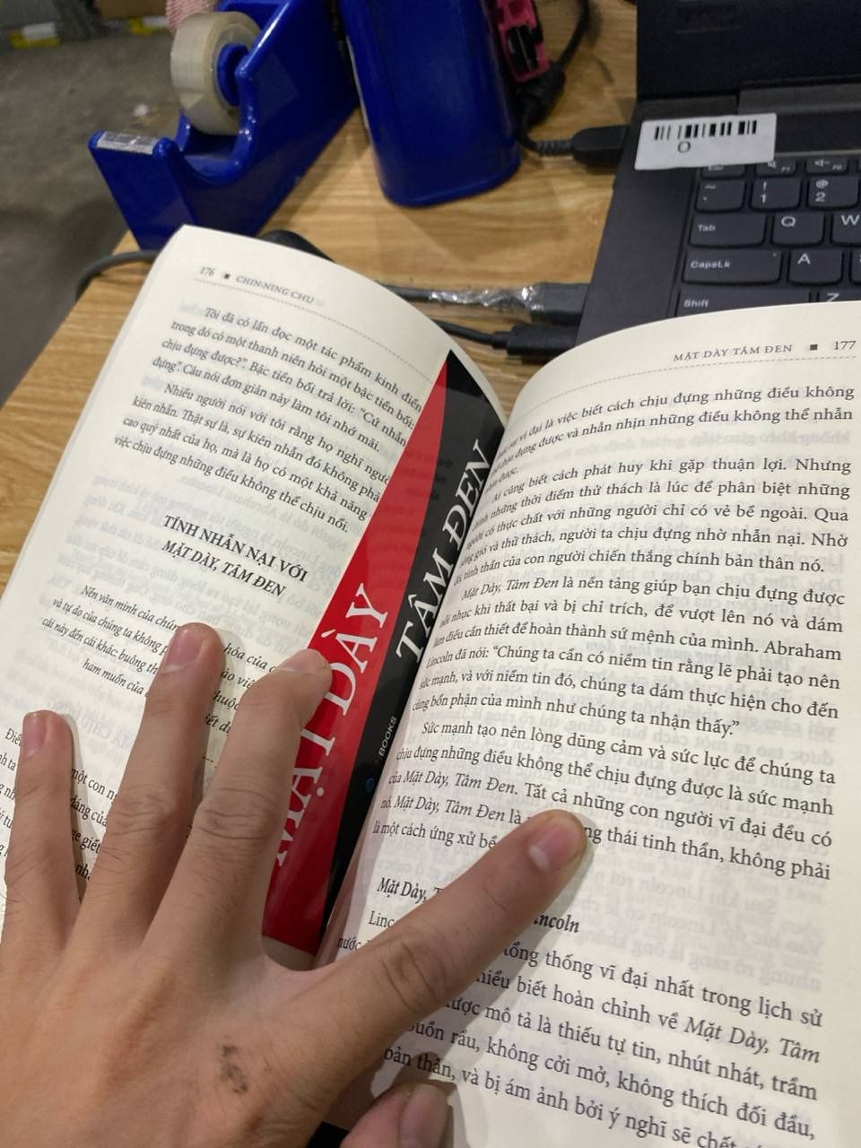 Sách Mặt Dày Tâm Đen (Tái Bản)