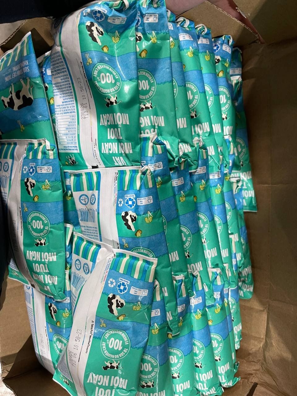 Thùng 48 Bịch Sữa Tươi Tiệt Trùng Vinamilk 100% Không Đường (220ml)