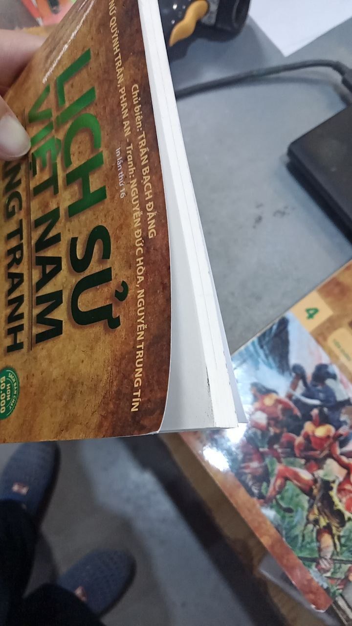 Sách Lịch Sử Việt Nam Bằng Tranh Tập 8: Nước Vạn Xuân (Tái Bản 2018)