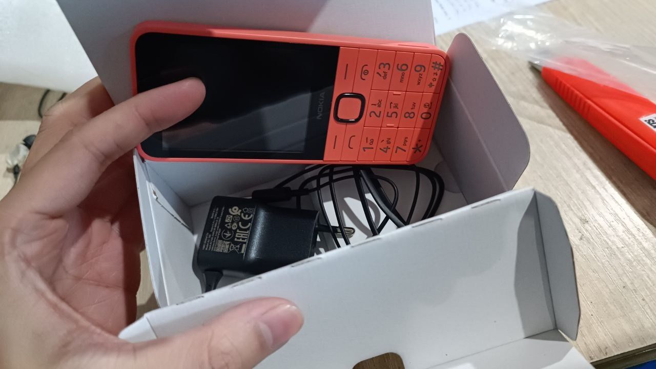 Điện thoại Nokia 220 4G - Hàng chính hãng - Cam