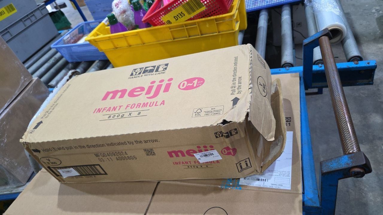 Thùng 8 Lon sữa Meiji Infant Formula 800g (Cho trẻ từ 0-1 tuổi)