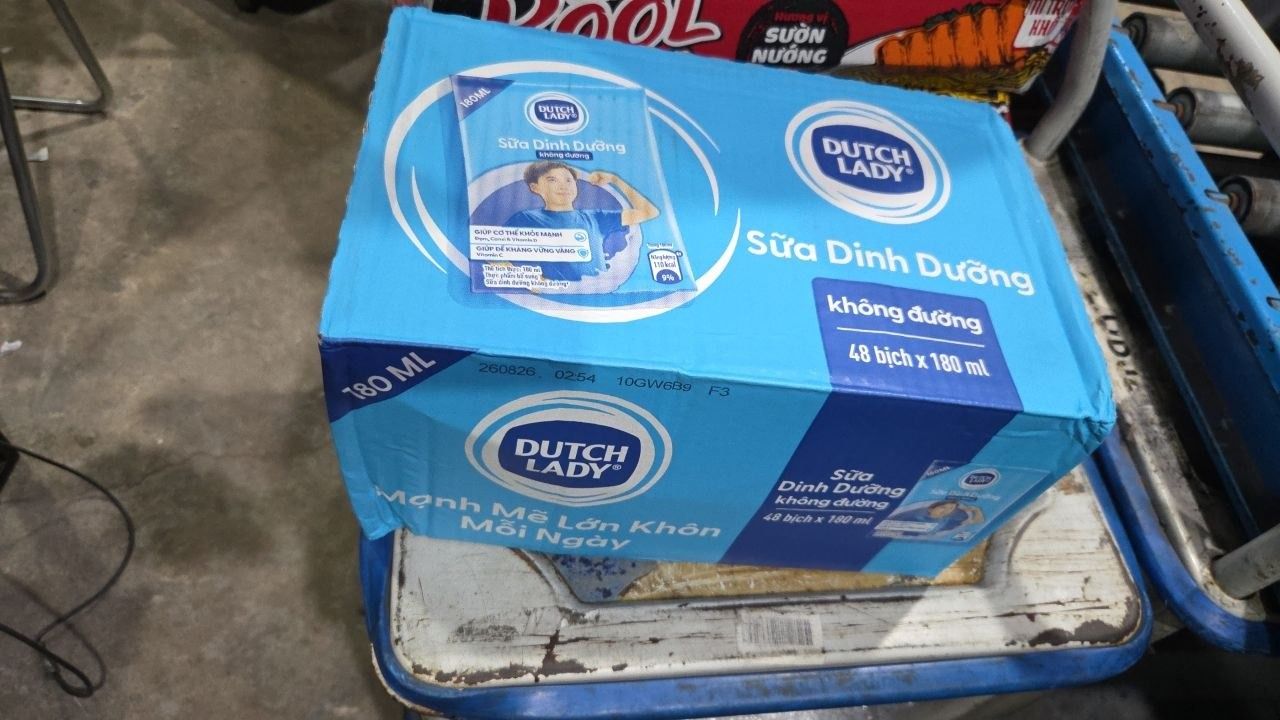 Thùng 48 Bịch Sữa Tiệt Trùng Dutch Lady Cô Gái Hà Lan Không Đường 180ml