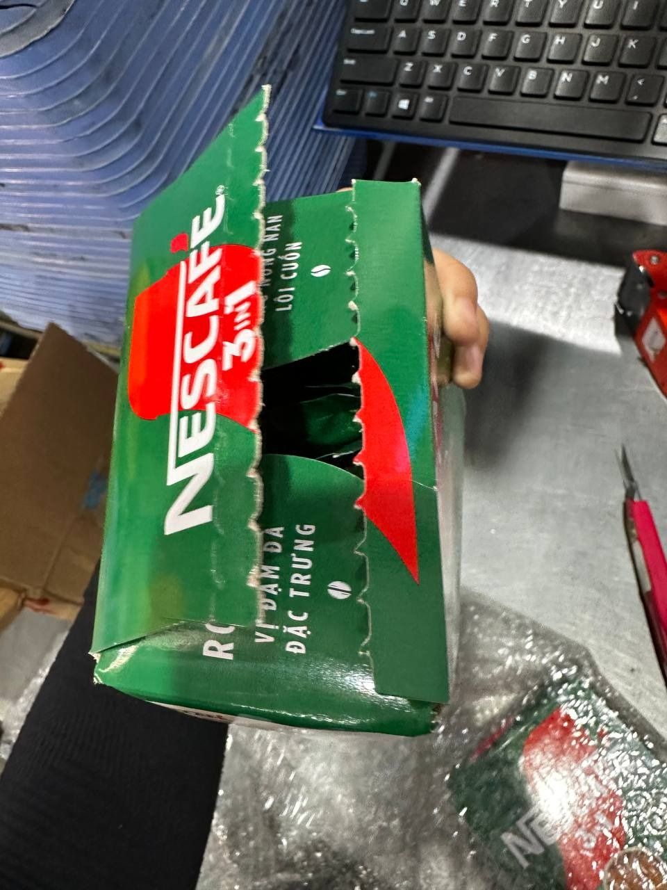Cà phê hoà tan NESCAFÉ 3IN1 VỊ RANG ĐẬM - công thức cải tiến (hộp 20 gói x 16g)