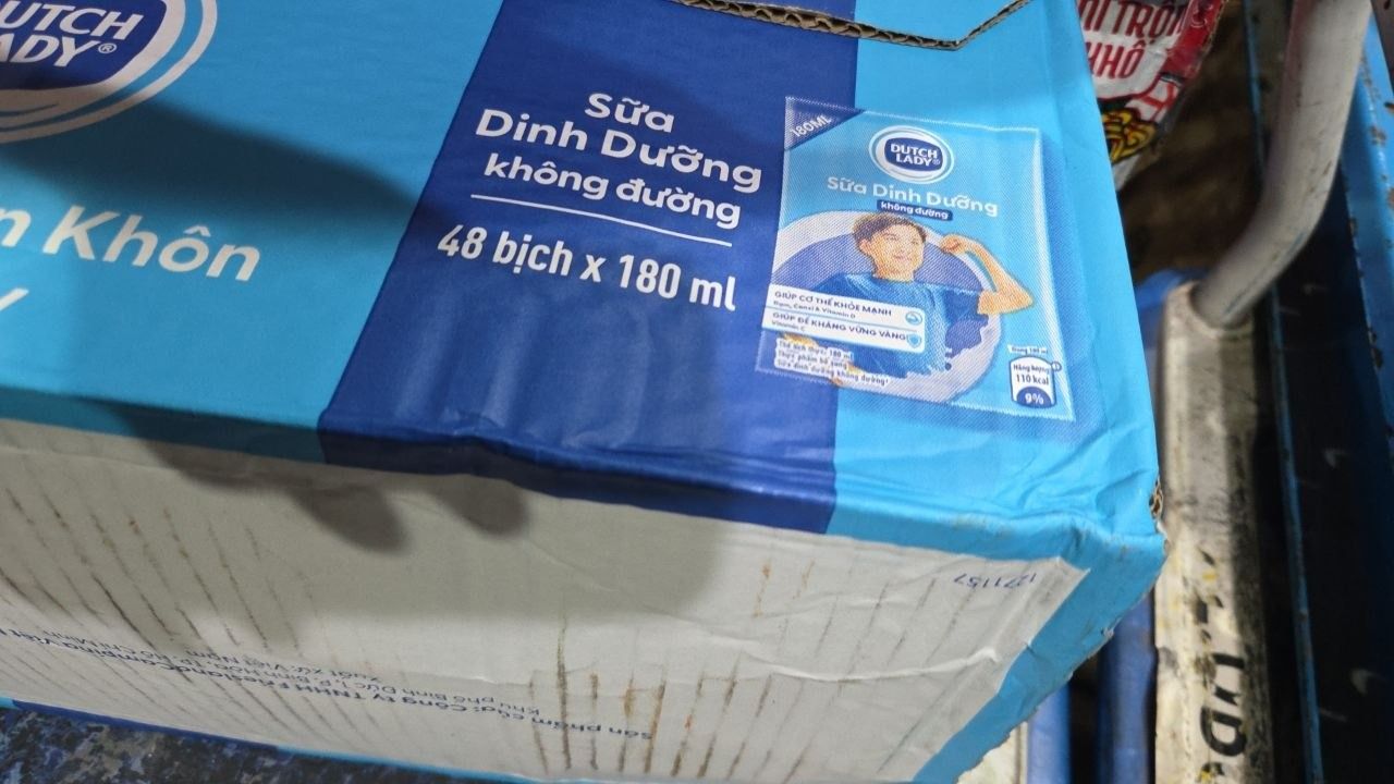 Thùng 48 Bịch Sữa Tiệt Trùng Dutch Lady Cô Gái Hà Lan Không Đường 180ml